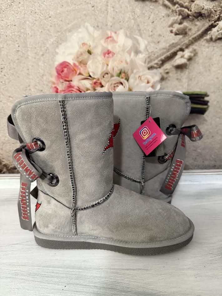 New NFL Bucaneers Woman&#39;s Faux Fur Grey Boots Size 8