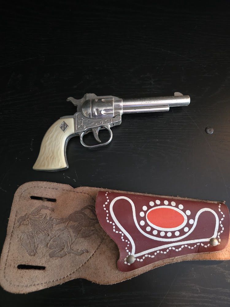 1950s GENE AUTRY PISTOL Leslie Henry 50 Shot Repeater Toy Cap Gun