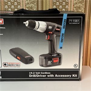Craftsman 19.2 Volt Cordless Drill/Driver w/ Accessory Kit