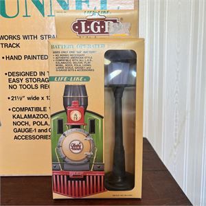 G Scale Life-Like Curved-Straight Tunnel &amp; Lamp Post SEALED