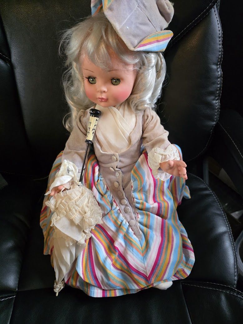 VINTAGE FURGA ITALIAN 20 INCH SOUTHERN BELLE DOLL