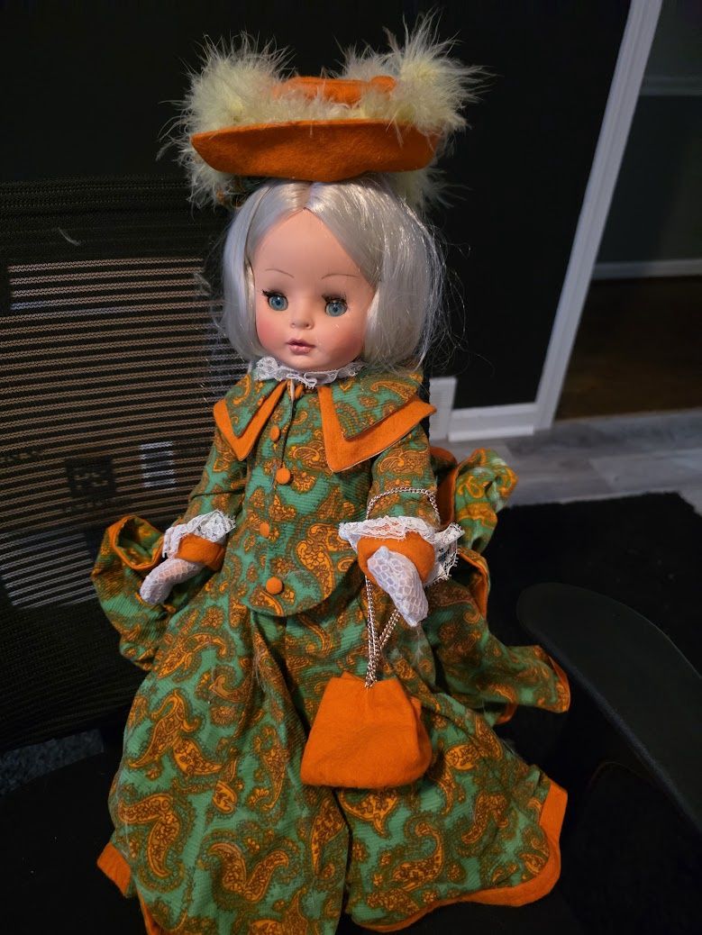 VINTAGE FURGA DOLL MADE IN ITALY 20 INCH PURSE AND,HAT