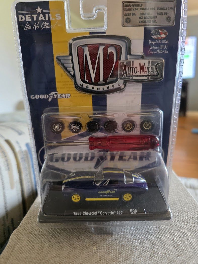 M2 Machines Auto Wheels R05 1966 Chevrolet Corvette 427 66 Vette Blue 17-03 1:64