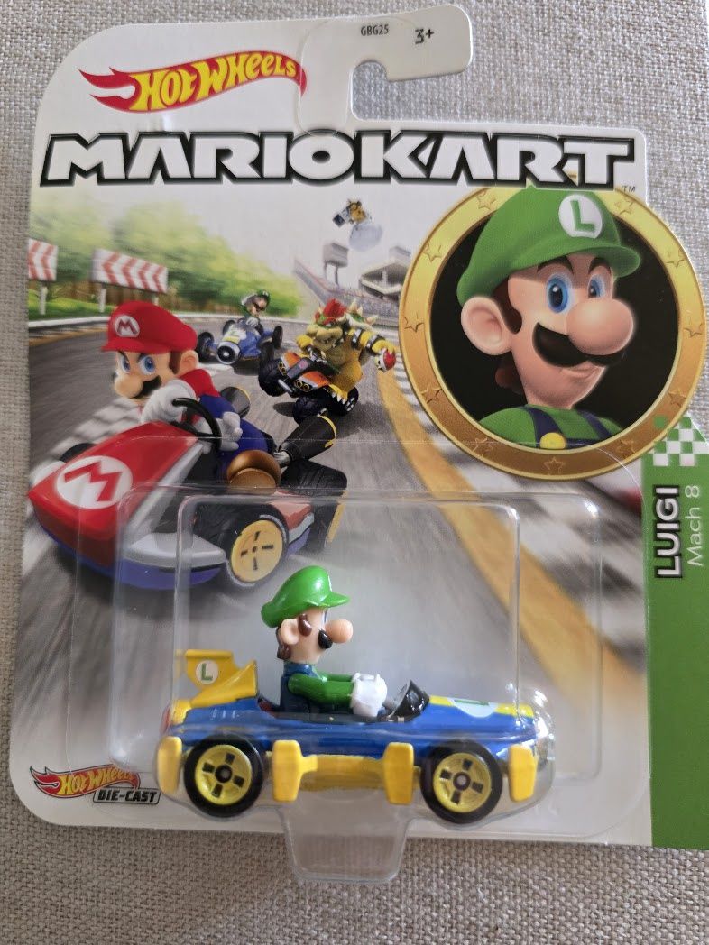 HOT WHEELS MARIOKART LUIGI MACH 8 DIECAST 1:64 SCALE NEW MATTEL