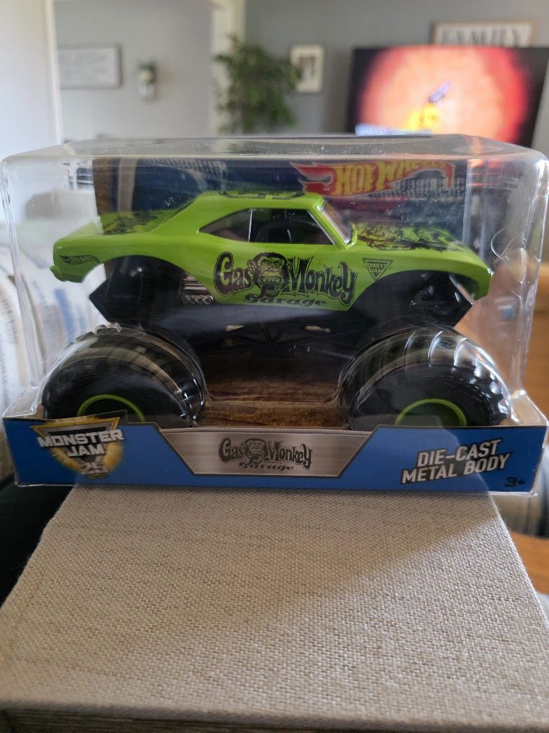 Hot Wheels Monster Jam 2016 Gas Monkey Garage Die Cast Large Truck 1:24 Scale
