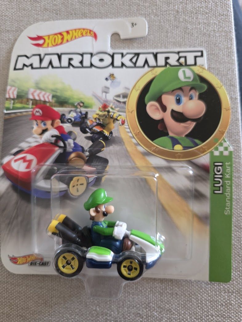 HOT WHEELS MARIOKART LUIGI STANDARD KART DIECAST 1:64 SCALE NEW MUST SEE! MATTEL