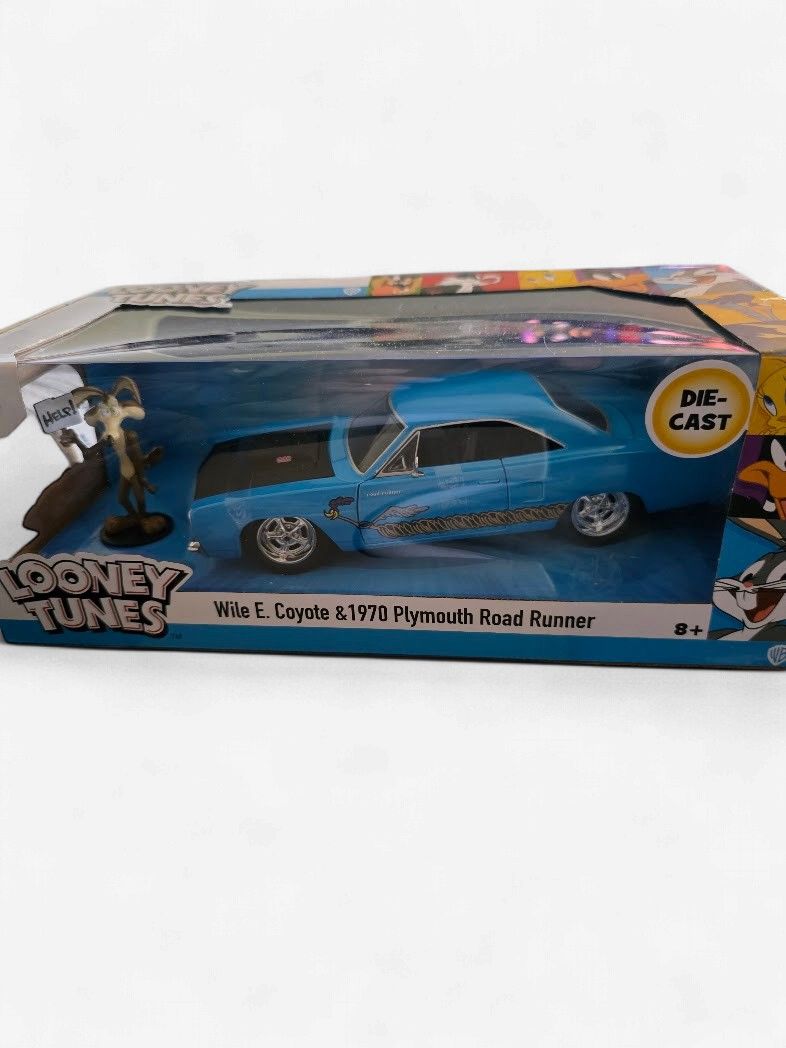 Jada 1970 Plymouth Road Runner with Wile E. Coyote Character 1:24 Diecast