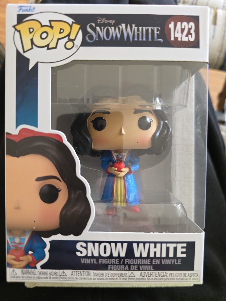 Snow White with Apple Funko Pop! Vinyl Figure #1423