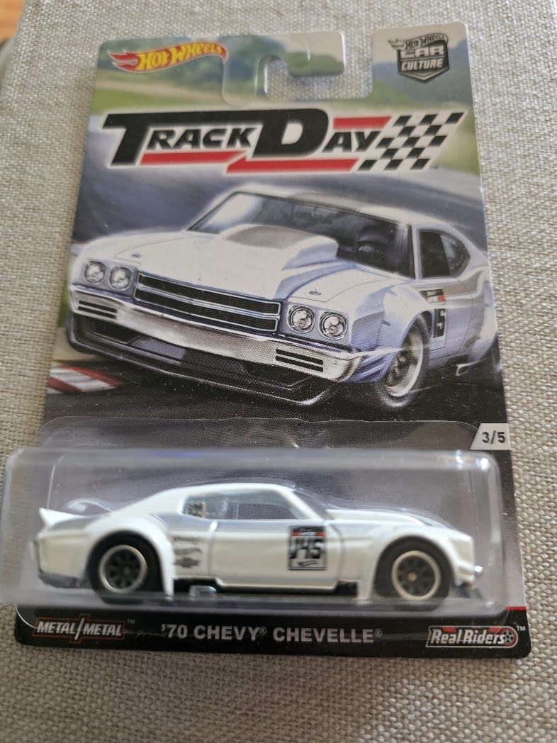 Hot Wheels Collection - Car Culture Track Day '70 Chevy Chevelle Real Riders 3/5
