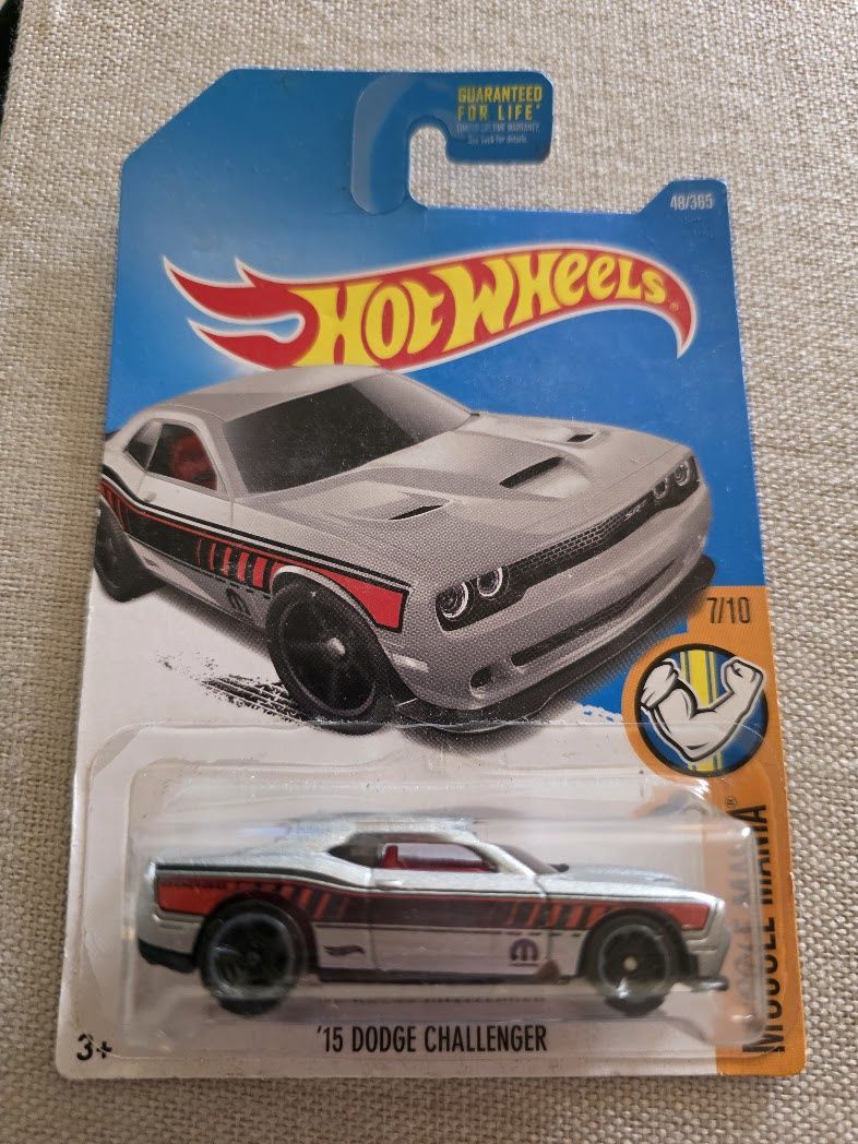 Hot Wheels Muscle Mania '15 Dodge Challenger