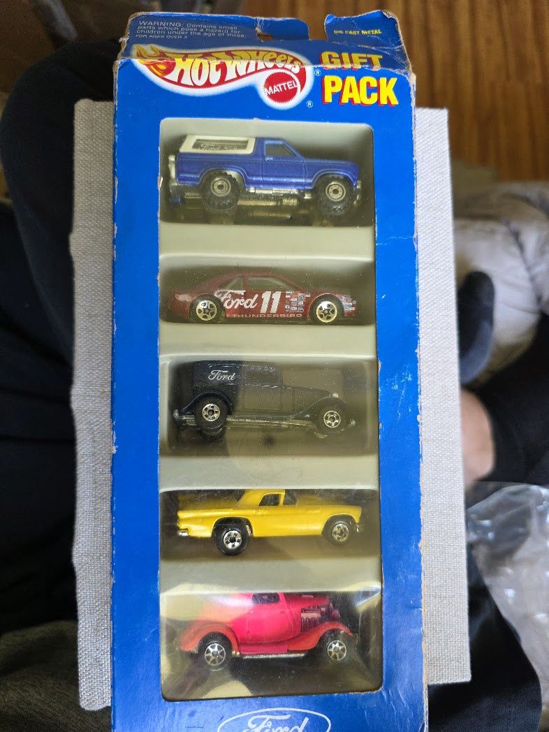 Hot Wheels Ford 5 Car Gift Pack Vintage 1993 New