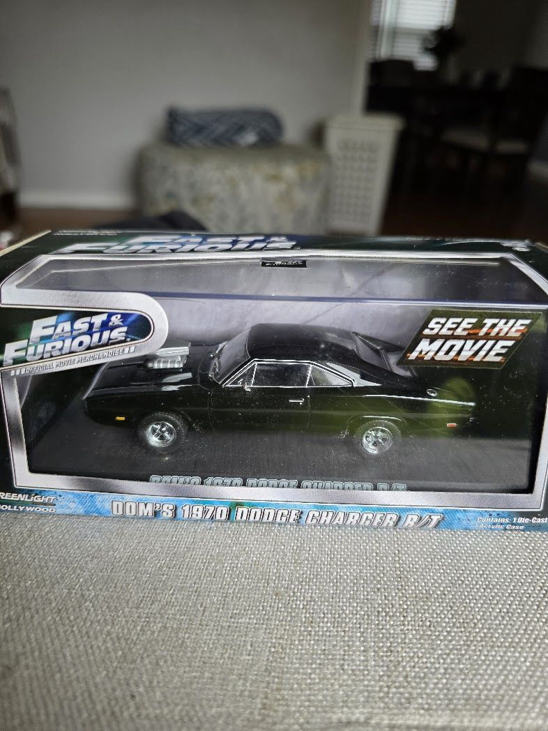 1:43 Greenlight Hollywood Fast &amp; Furious Dom's 1970 Dodge Charger R/T