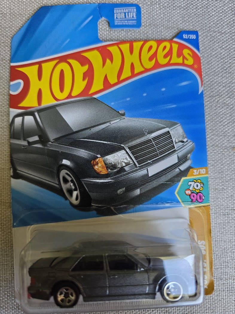 Hot Wheels 2025 Mercedes-Benz 500 E (silver) Chrome M Case 70s Vs 90s