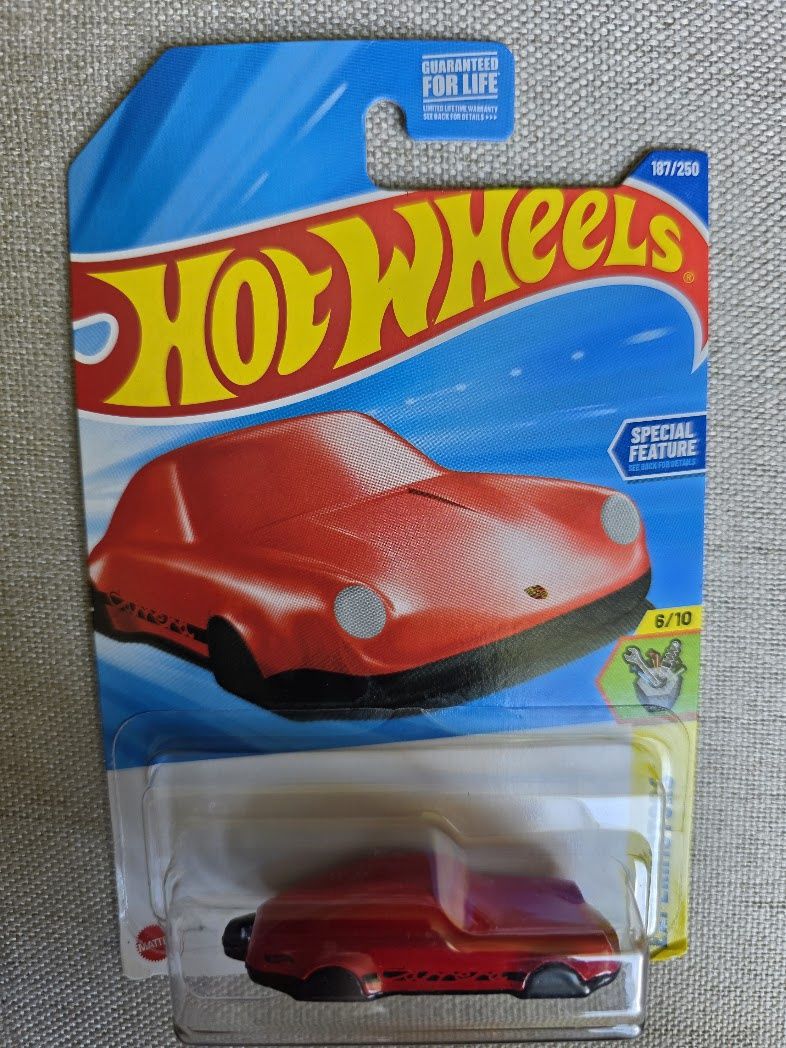 Hot Wheels 2025 Porsche Carrera Clip 187/250 Experimotors
