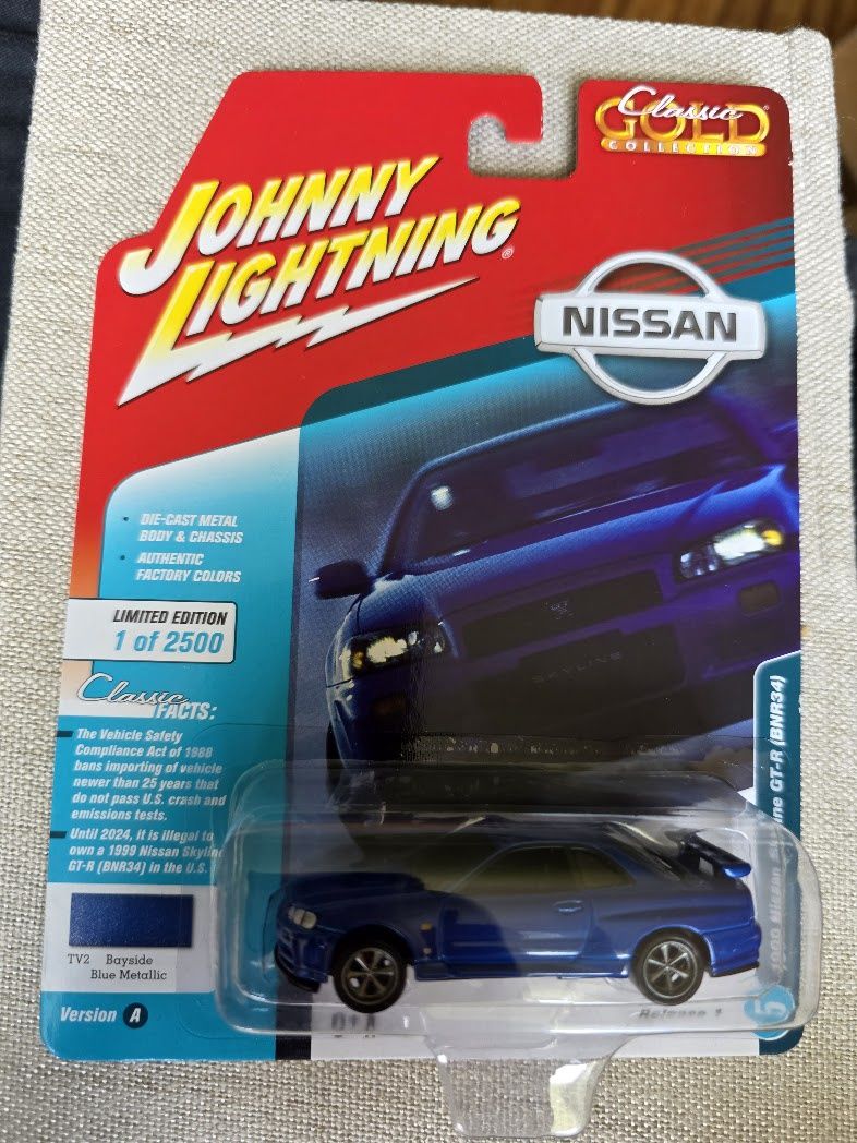 Johnny lightning 1/64 classic gold 1999 nissan skyline GT-R BNR34 blue NIB
