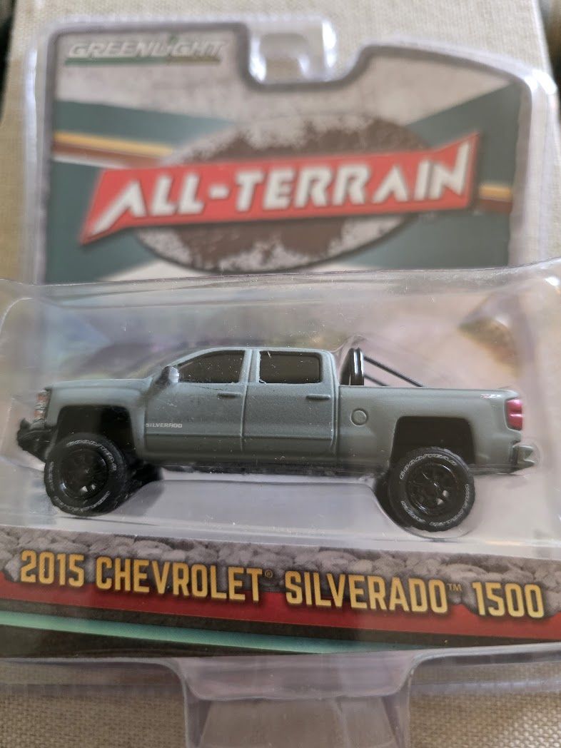 1/64 Greenlight All-Terrain "2015 Chevrolet Silverado 1500". New