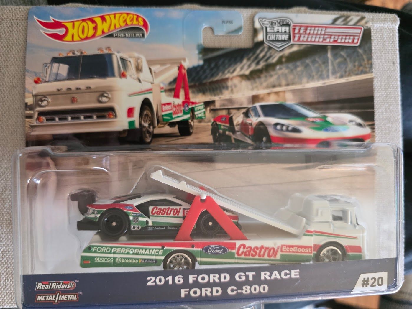 Hot Wheels Premium Car Culture Team Transport 2016 Ford GT Race &amp; Ford C-800