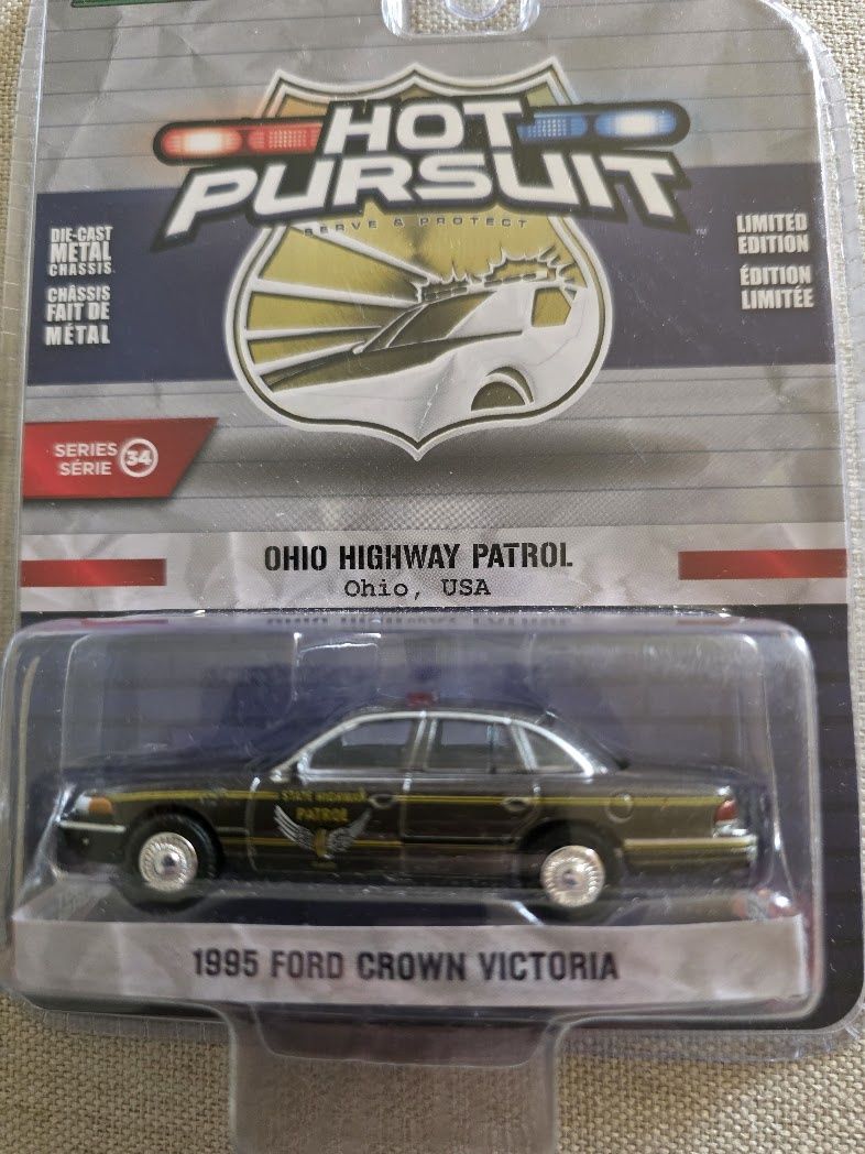 Greenlight Hot Pursuit Ohio State Patrol 1995 Ford Crown Victoria 1:64