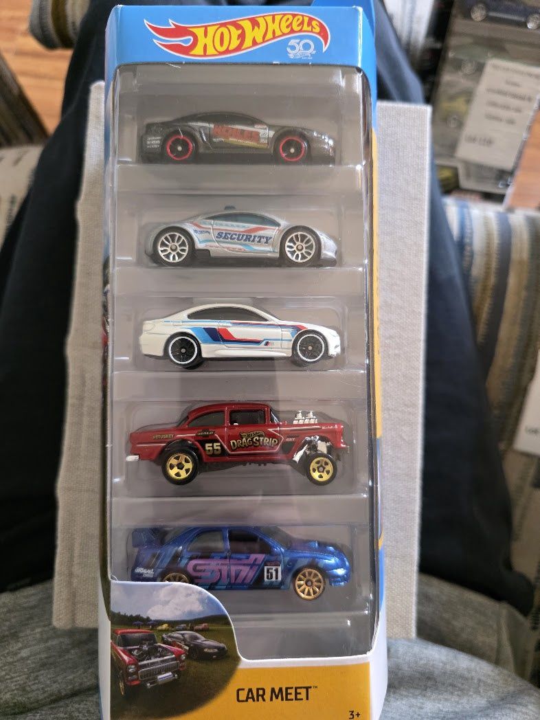 2018 HOT WHEELS CAR MEET 5 PACK