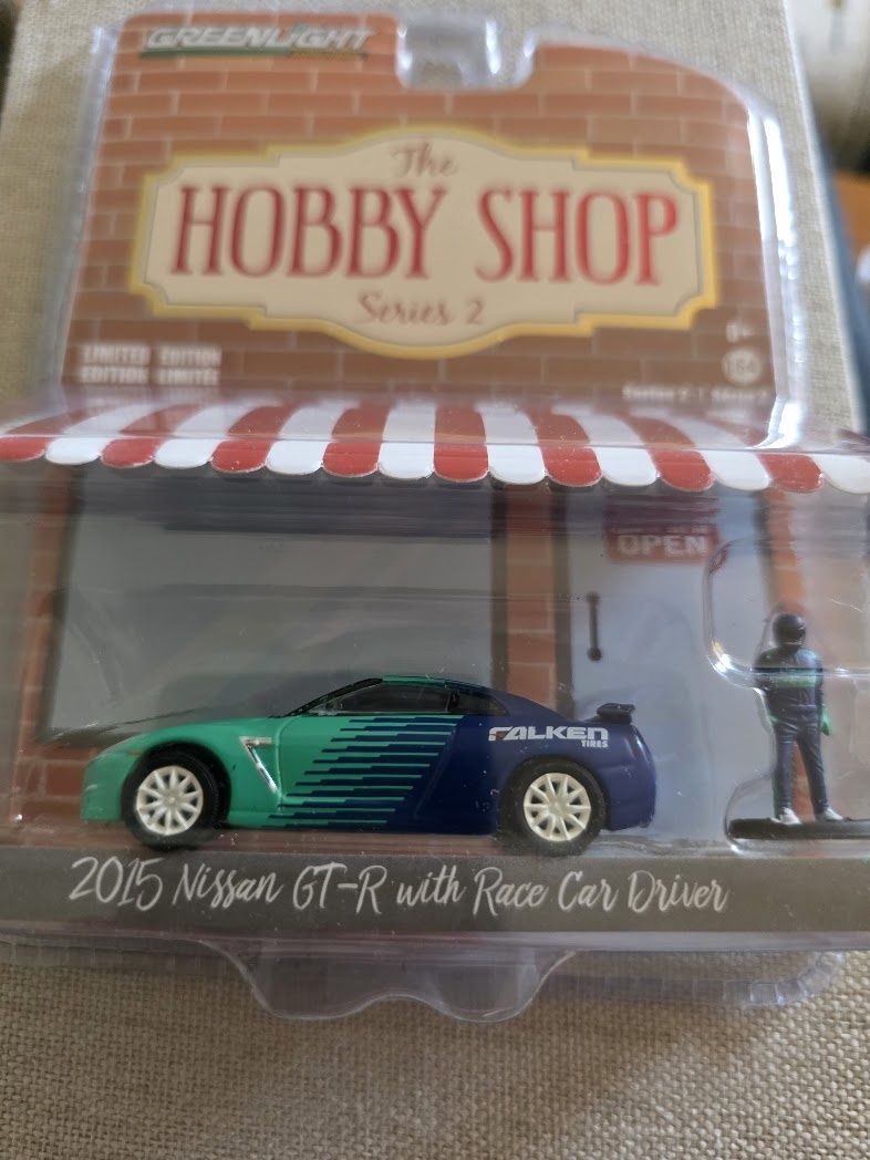 New Greenlight 2015 Nissan GT-R The Hobby Shop Series 2 1:64 Diecast with Figure