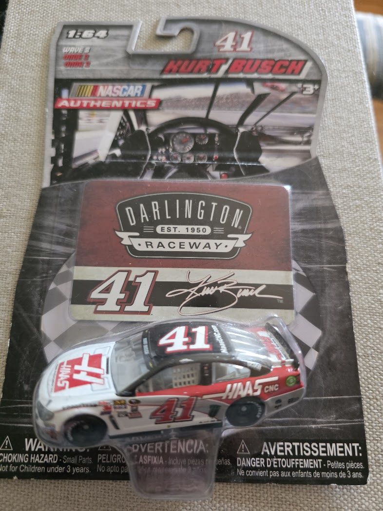 NASCAR Authentics Kurt Busch Haas CNC Chevrolet SS 2015 Wave 3 1:64 Diecast