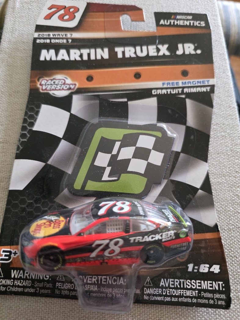 Martin Truex Jr #78 2018 Wave 7  1:64 NASCAR Authentics Diecast