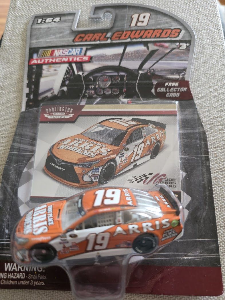 2016 Darlington Wave Carl Edwards Arris Throwback 1/64 NASCAR Authentics