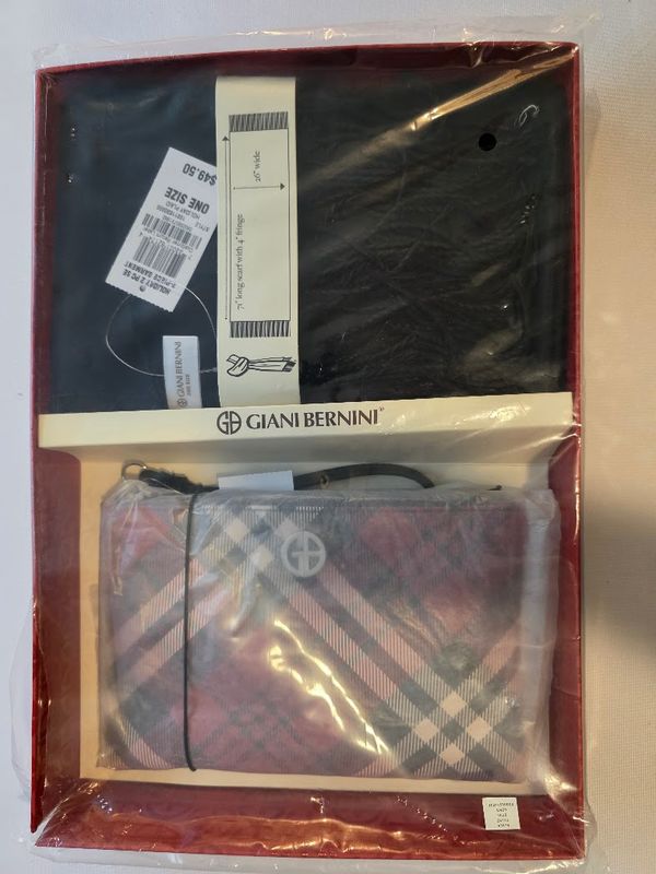 Giani Bernini 2-piece  gift set PURSE SCARF NEW SEALED