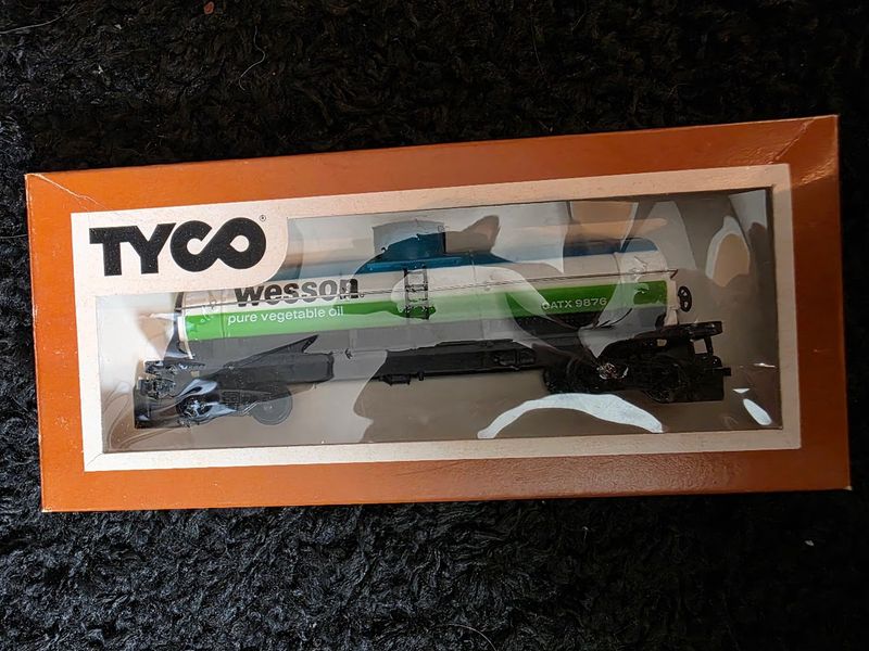 TYCO HO SCALE WESSON OIL SINGLE DOME TANK CAR