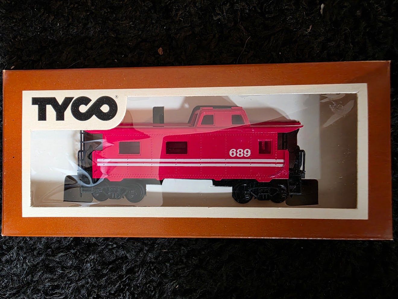 Tyco HO Scale Caboose No. 689 Model Freight Train Car