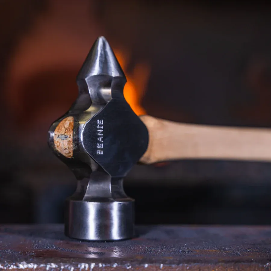 BEANIE DIAGONAL CROSS PEIN HAMMER