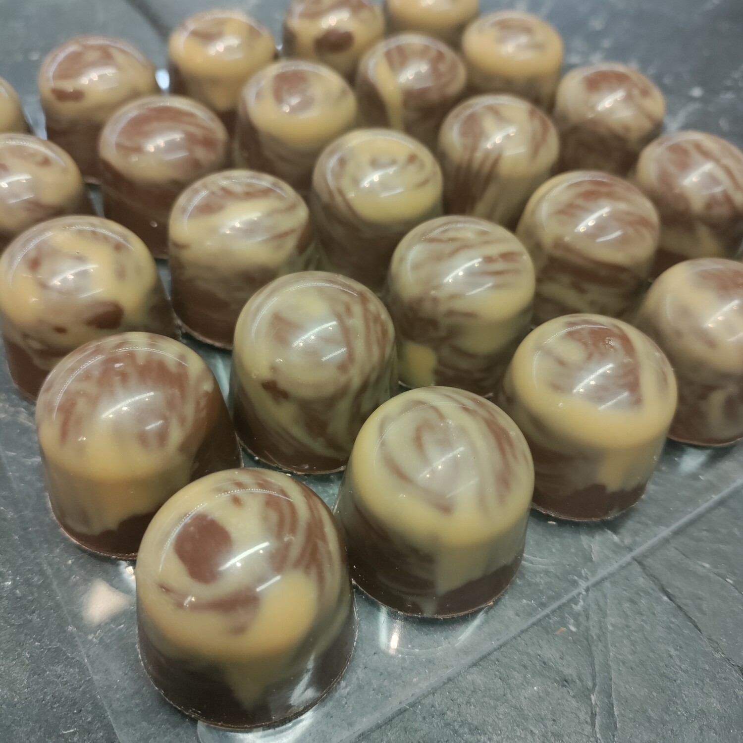 Maitosuklaa pecan caramel crisp.