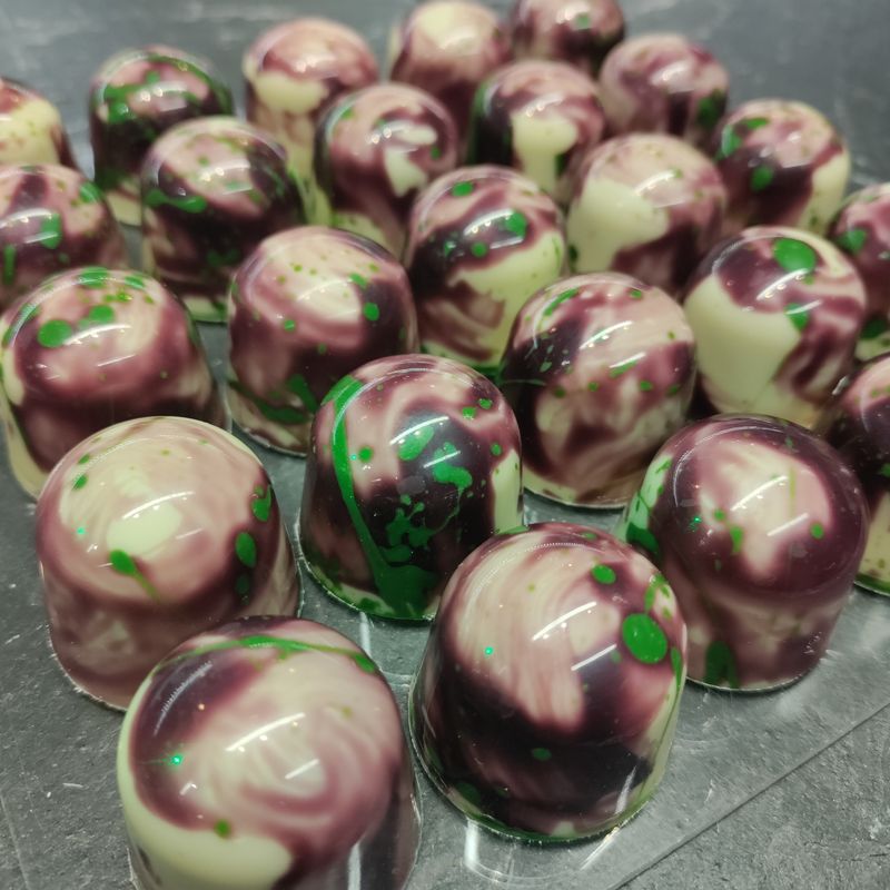 ​Valkosuklaa mustaherukka (G)