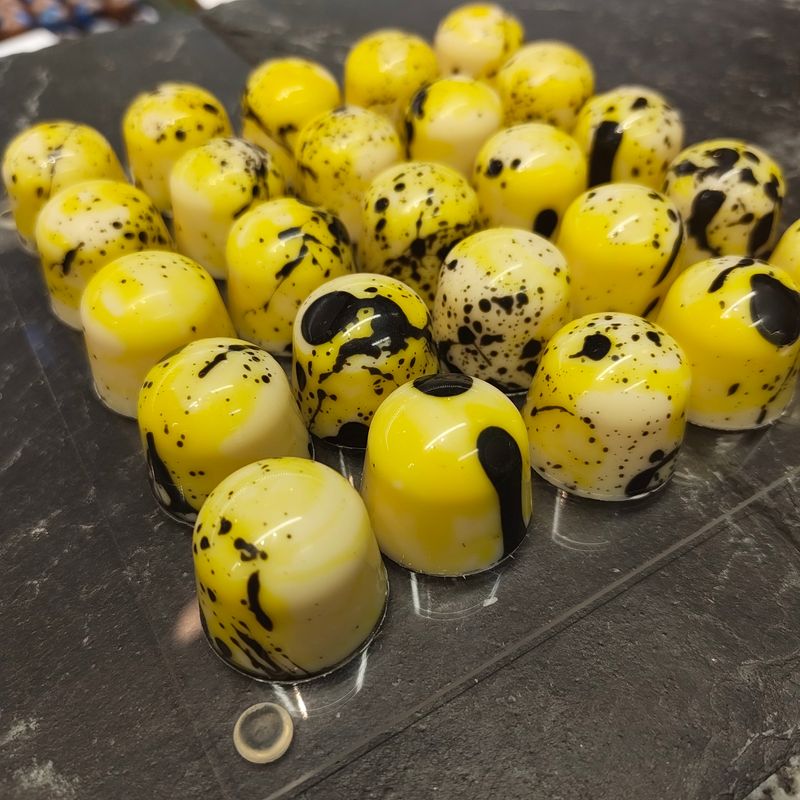 Valkosuklaa sitruuna vanilja konvehti (G)