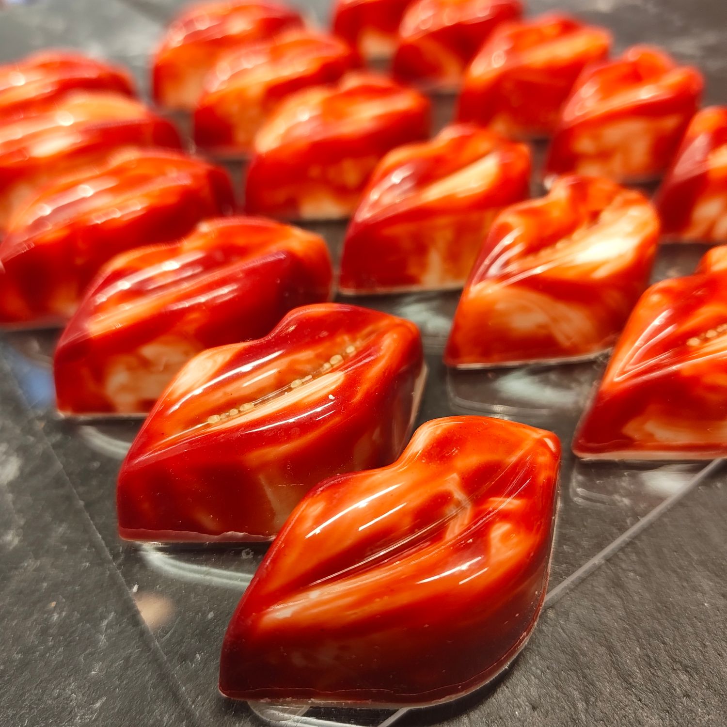 Valkosuklaa Hotlips-caramel (G)