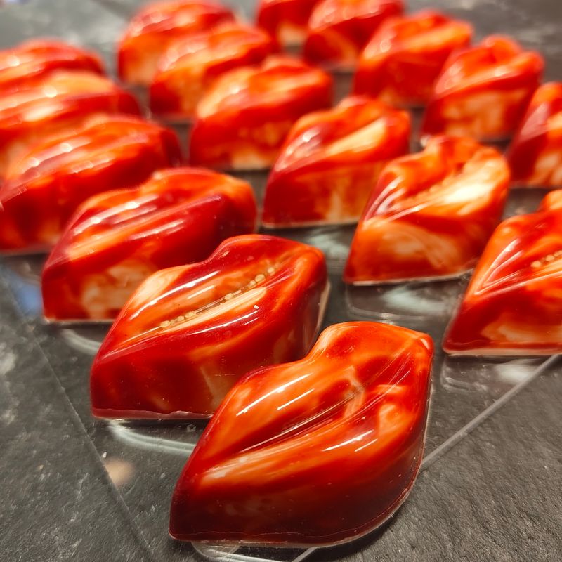 Valkosuklaa Hotlips-caramel (G)