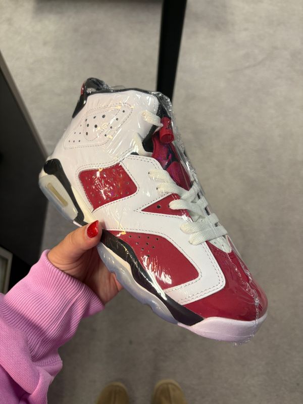 Size 6 youth jordan 6 carmine