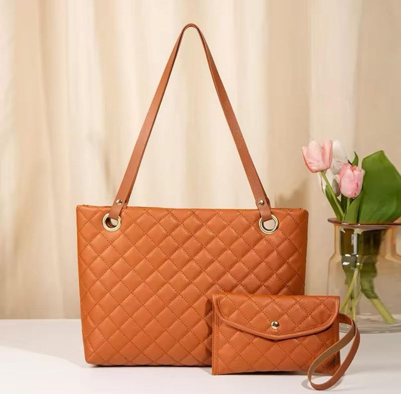 Women&#39;s Handbag Large Capacity Tote Bag Leather Shoulder Handbag Half Moon Bag Free Leather Purse in The Same Color