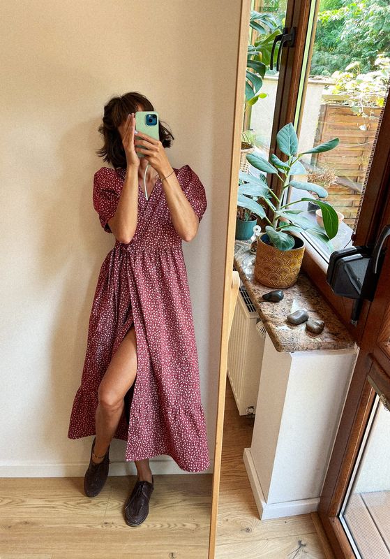 Sukienka kopertowa z falbaną MARGARITA /RED/