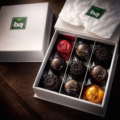 Chocolates •Bą• WHITE 9 pcs. Chocolates •Bą• WHITE 9 pcs.