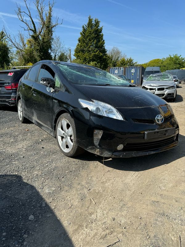 Breaking 2015 Toyota Prius Hybrid Luxury Auto