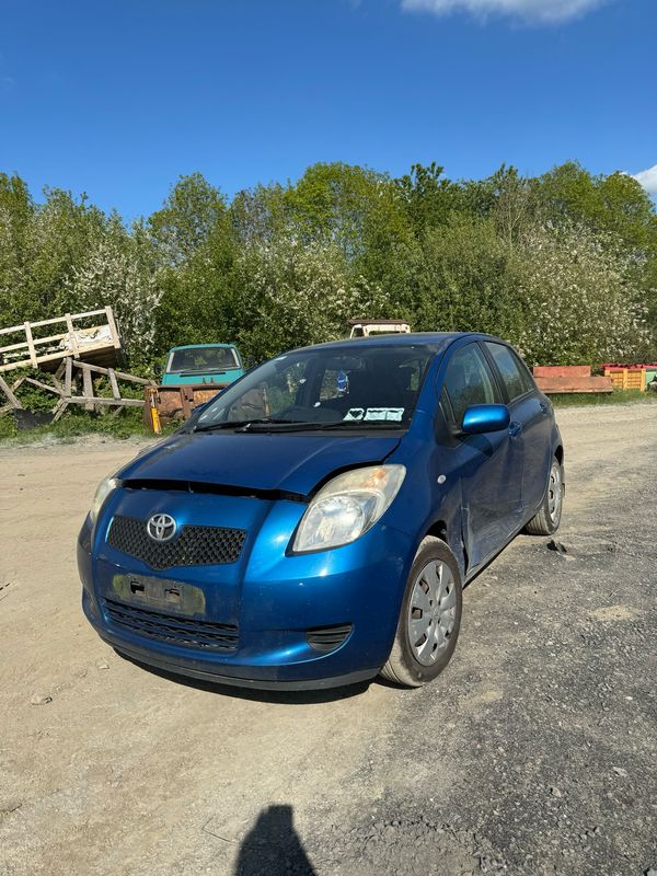 Breaking 2008 Toyota Yaris 1l Petrol