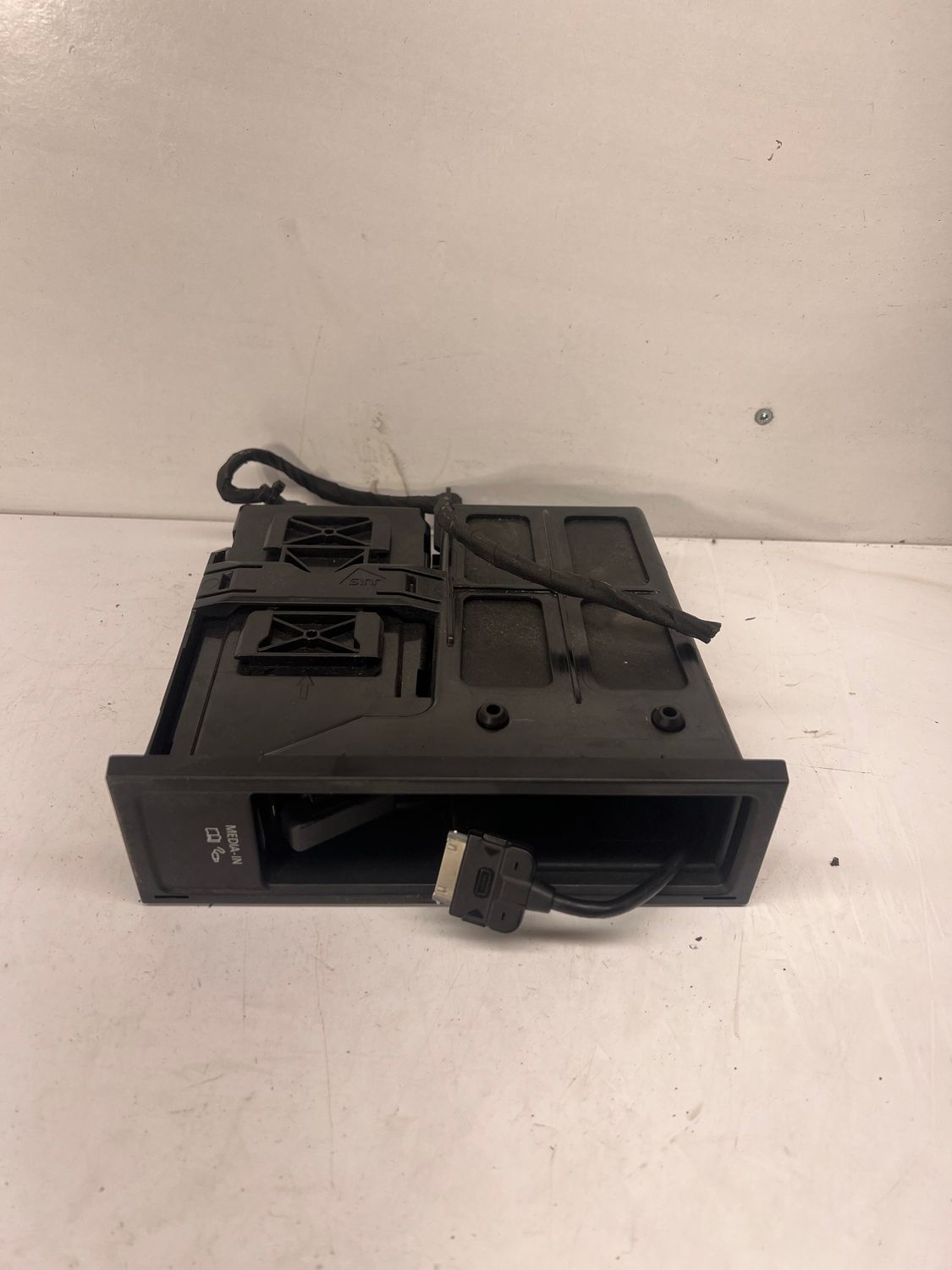 VOLKSWAGEN Passat MULTIMEDIA INTERFACE CONTROL MODULE 5N0035341E A2l11b5s