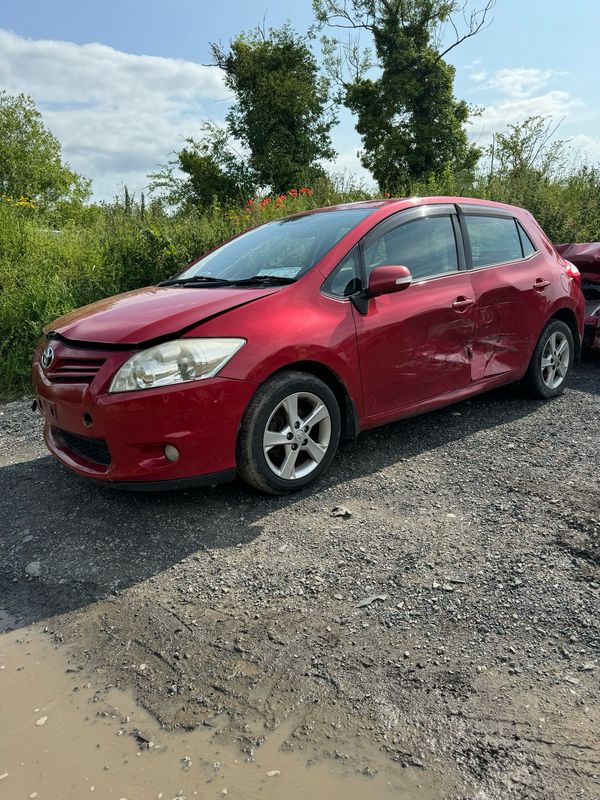 Breaking 2010 Toyota Auris 1.4L Diesel