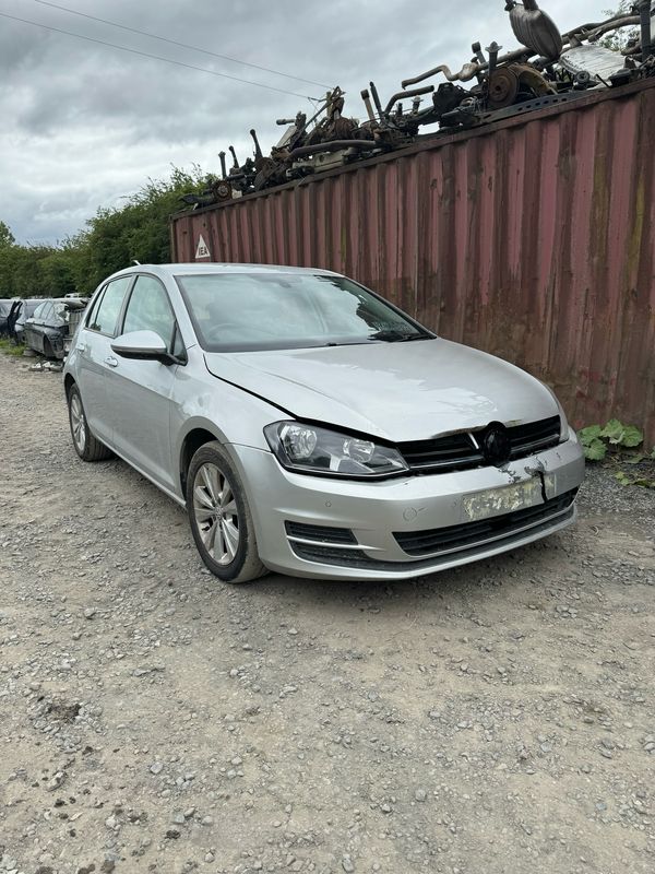 Breaking 2013 Volkswagen Golf TDI 1.6L Manual