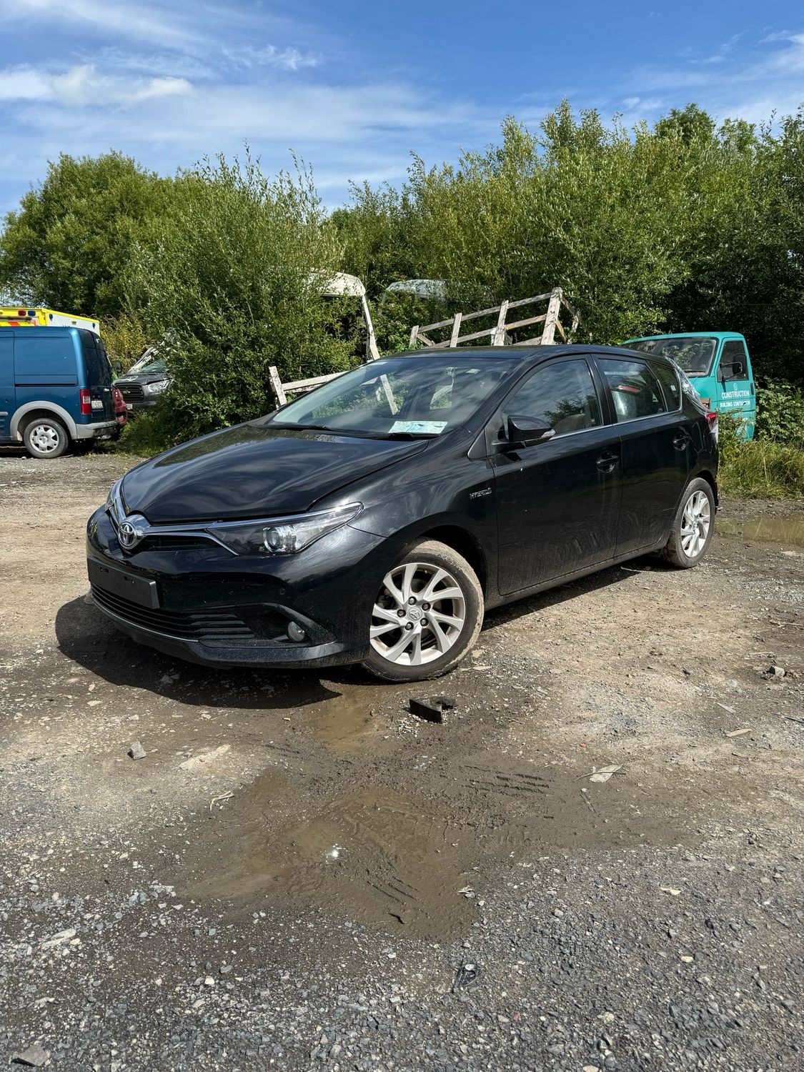 Breaking 2017 Toyota Auris 1.8L Hybrid Auto