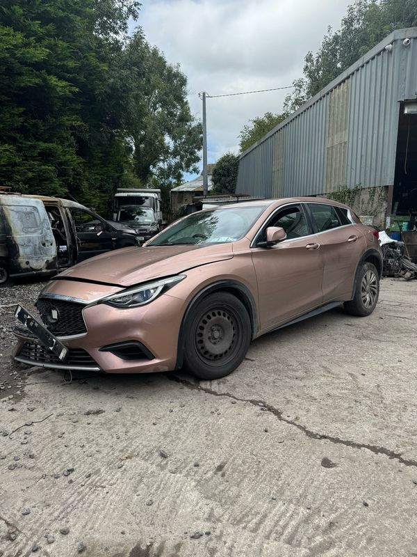 Breaking Infiniti Q30 2017 1.5 Diesel Manual