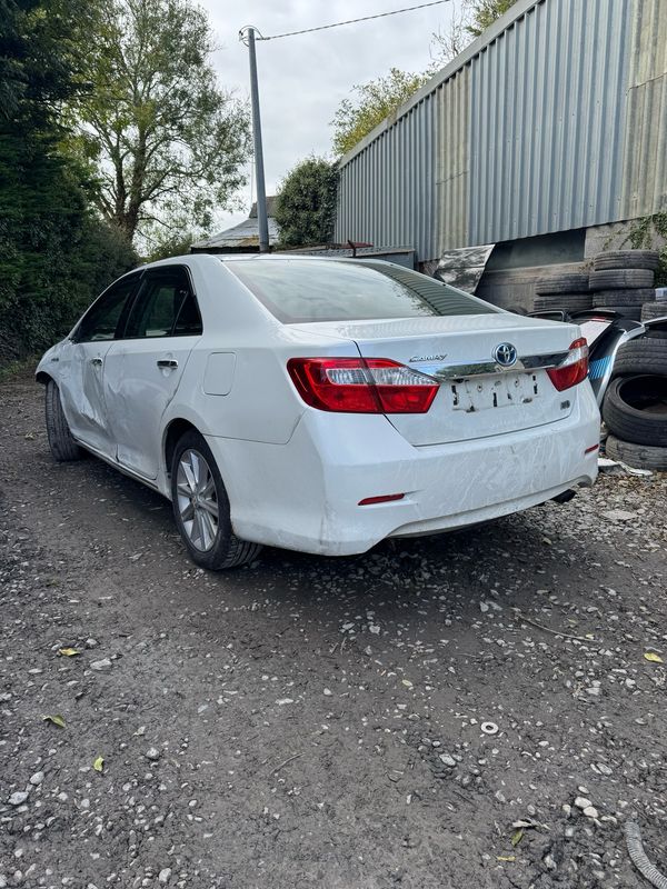 Breaking Toyota Camry 2013 2.5L Hybrid Automatic