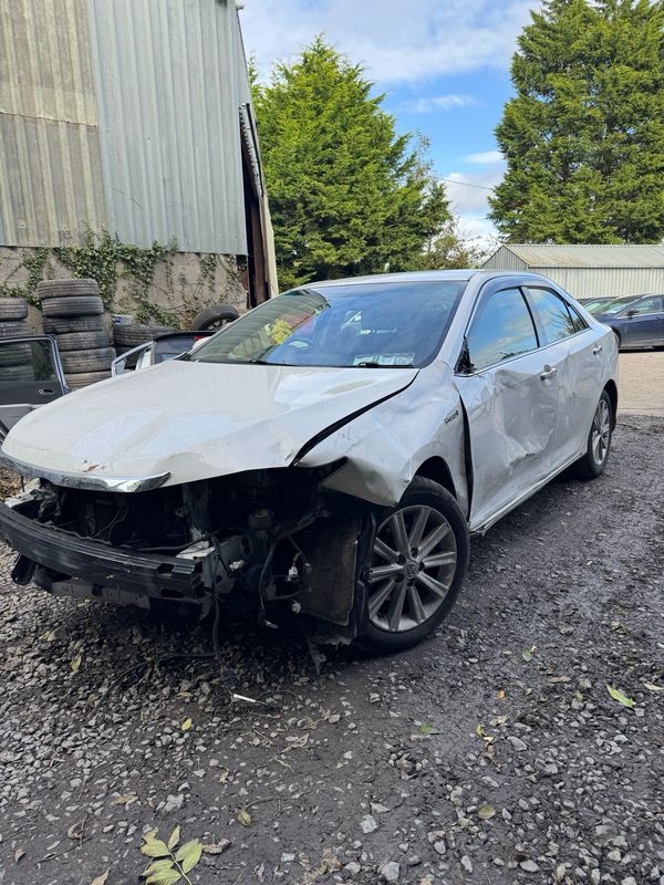 Breaking Toyota Camry 2013 2.5L Hybrid Automatic
