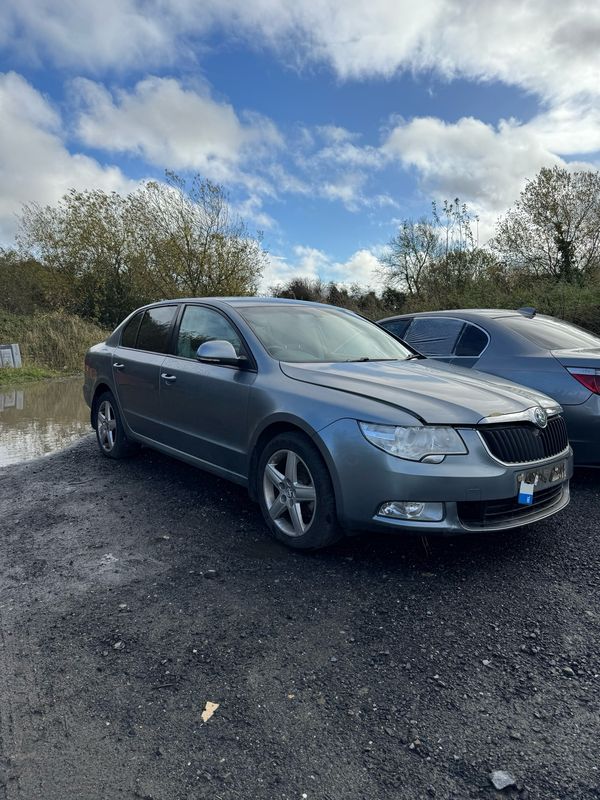 Breaking Skoda Superb 2011 1.6 Diesel Manual CAY